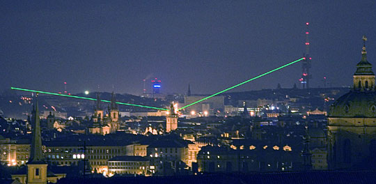 Effetti Laser nel cielo con sistema ad alta potenza